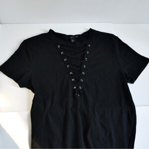 FOREVER 21 — BLACK LACE UP T-SHIRT, SIZE SMALL